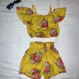 ‼️SOLD‼️ Yellow short set Size 5T